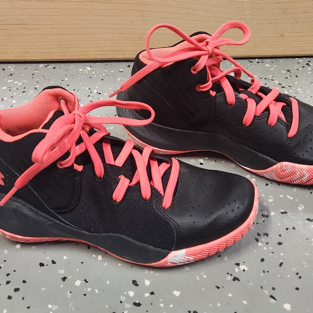 Under Armour Black and Pink UA GS Jet '21 Sneakers - Picture 4 of 7